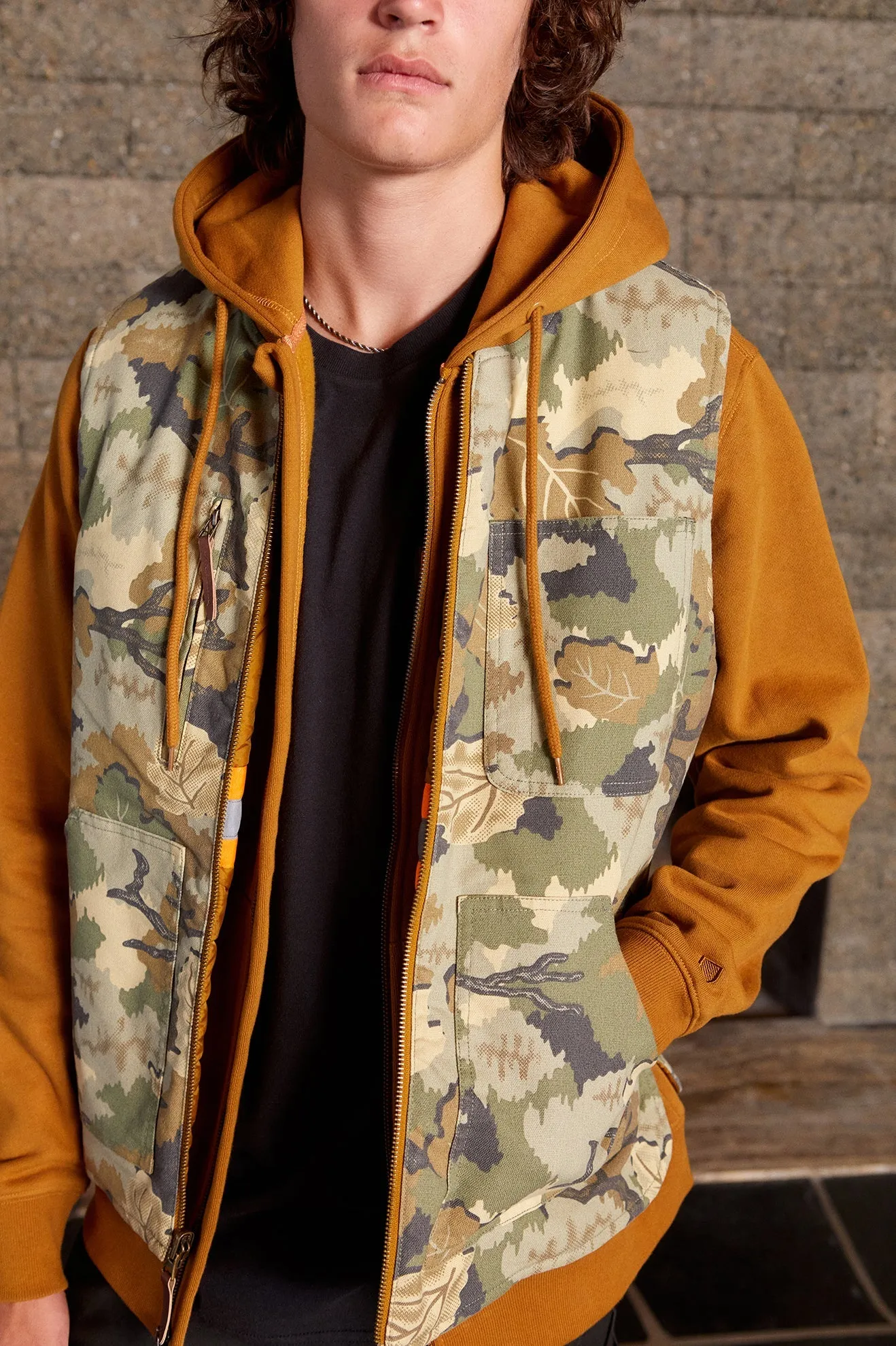 BRIXTON BUILDERS ABRAHAM REVERSIBLE VEST LEAF CAMO/GOLDEN BROWN