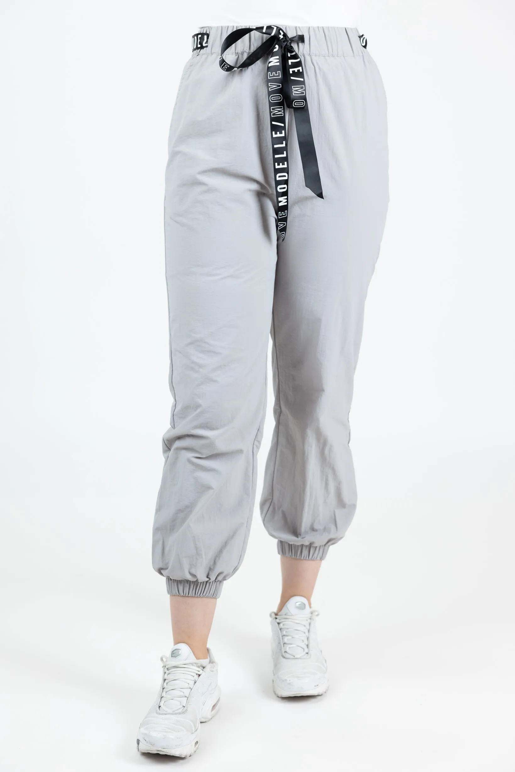 Modelle/Move Parachute Pants