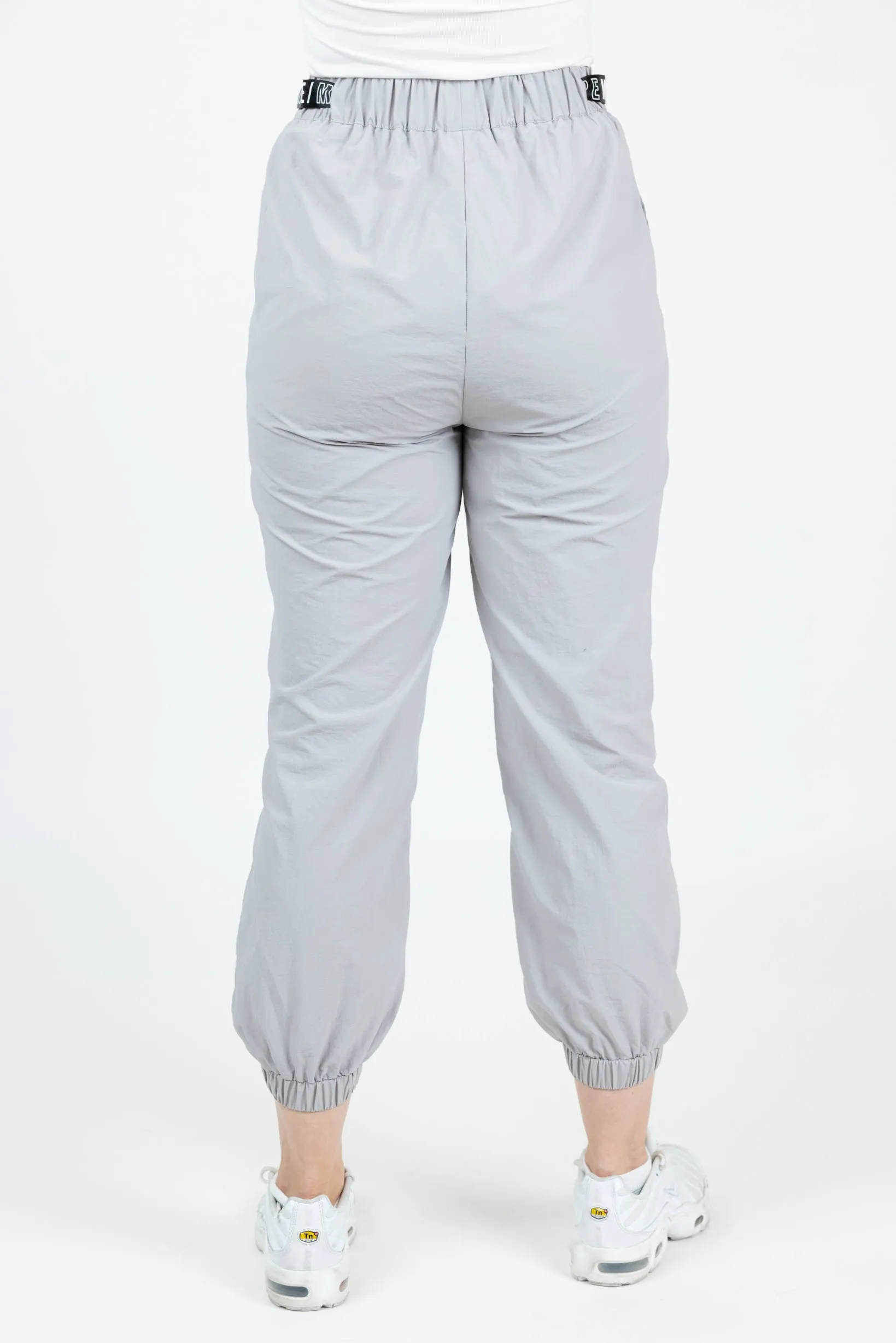 Modelle/Move Parachute Pants