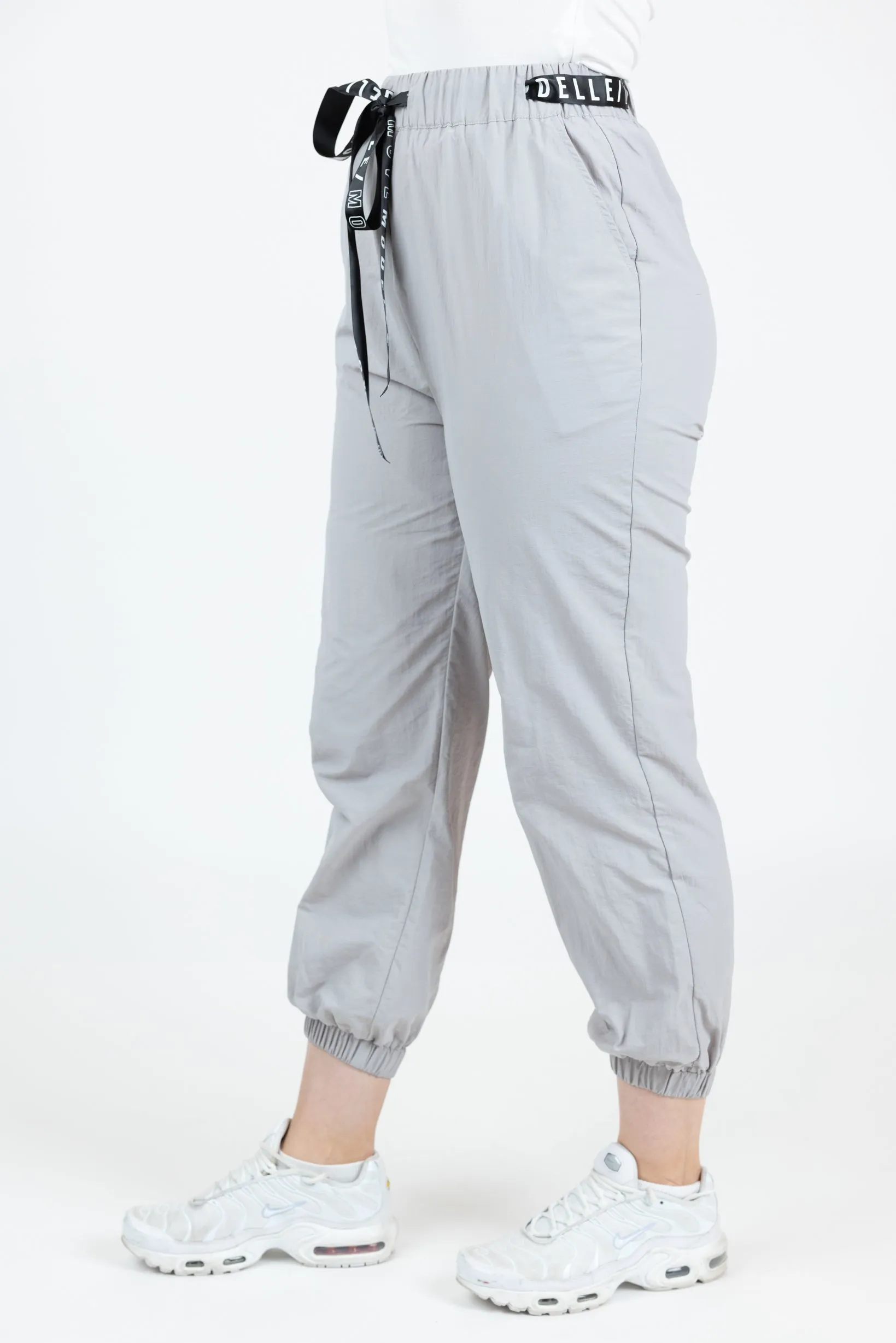 Modelle/Move Parachute Pants