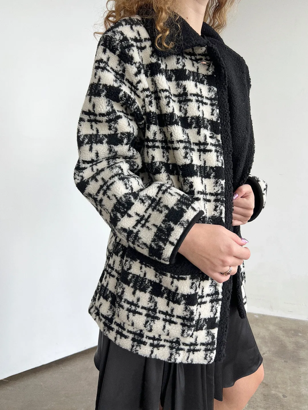 Monique Sherpa Jacket - Black Houndstooth