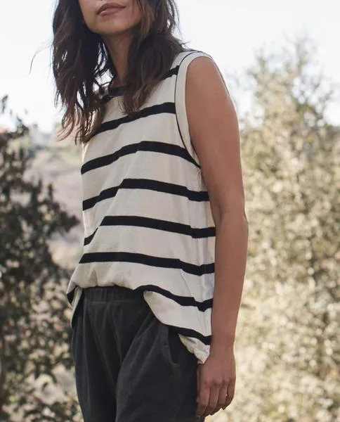 The Great - The Sleeveless Crew Cream Stripe